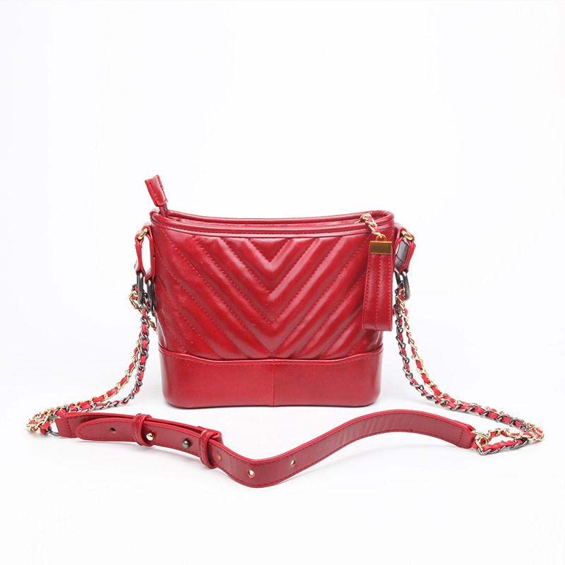 Quilted chain shoulder bag